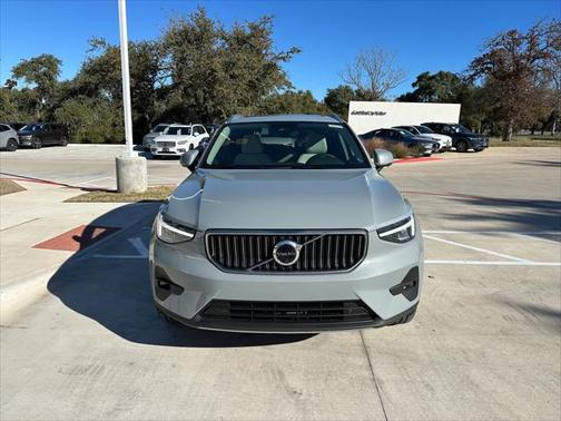 2025 Volvo XC40 B5 Plus Bright Theme