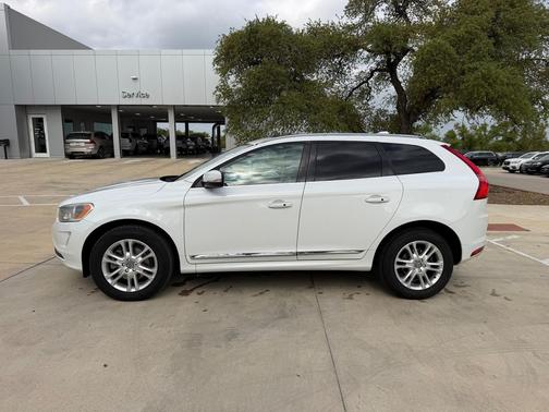 Ice White 2016 Volvo XC60 T5 Drive-E Premier