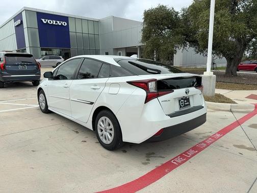 2022 Toyota Prius LE