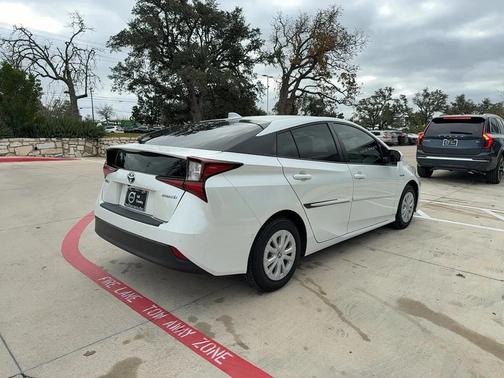 2022 Toyota Prius LE