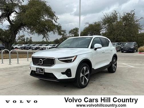 2025 Volvo XC40 B5 Plus Bright Theme