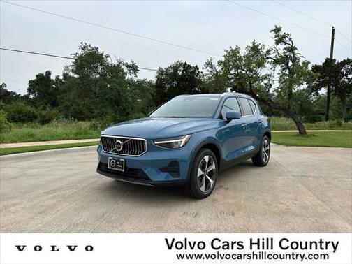 2024 Volvo XC40 B5 Core Bright Theme