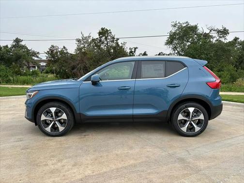2024 Volvo XC40 B5 Core Bright Theme