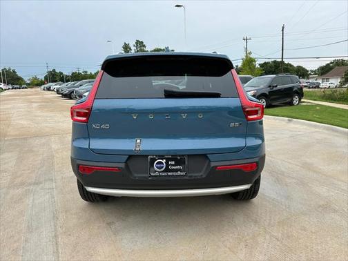 2024 Volvo XC40 B5 Core Bright Theme