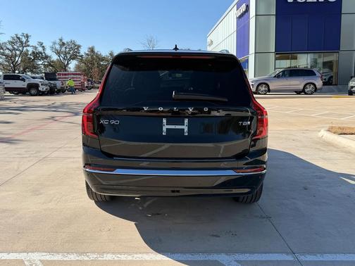 Onyx Black Metallic 2026 Volvo XC90 Plug-In Hybrid Core, T8 AWD, Electric/Gasoline, Bright, 7 Seats