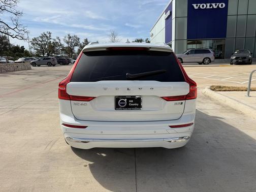 2023 Volvo XC60 B5 Ultimate Bright Theme