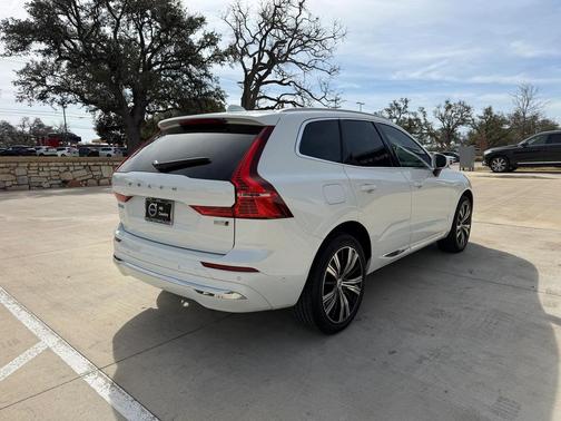 2023 Volvo XC60 B5 Ultimate Bright Theme