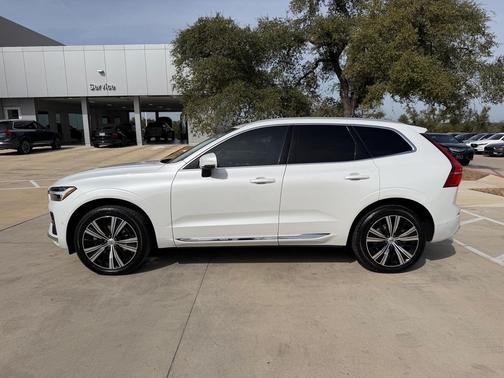 2023 Volvo XC60 B5 Ultimate Bright Theme