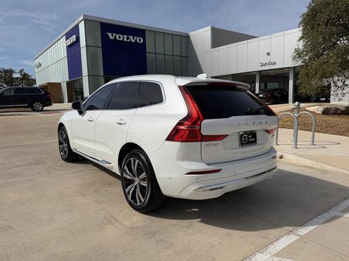 2023 Volvo XC60 B5 Ultimate Bright Theme