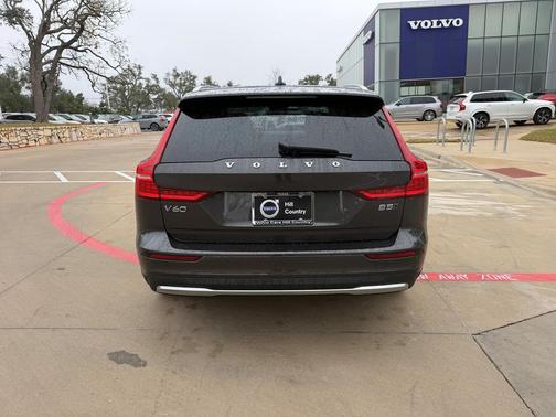 2025 Volvo V60 Cross Country Plus, B5 AWD Gas (mild hybrid)
