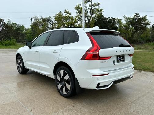 2024 Volvo XC60 Recharge Plug-In Hybrid T8 Plus Dark Theme