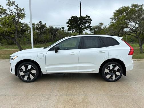 2024 Volvo XC60 Recharge Plug-In Hybrid T8 Plus Dark Theme