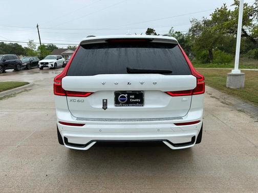 2024 Volvo XC60 Recharge Plug-In Hybrid T8 Plus Dark Theme