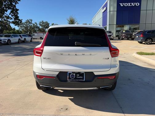 Crystal White Metallic 2019 Volvo XC40 T5 Inscription