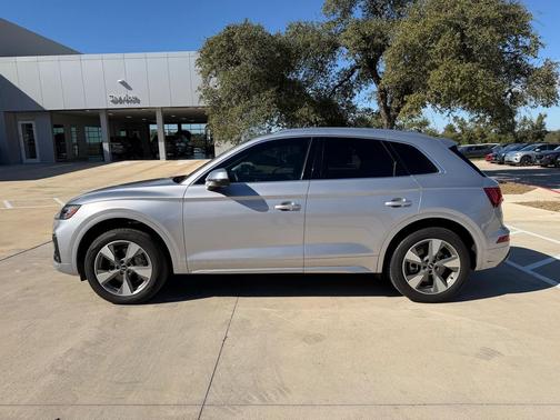 2022 Audi Q5 40 Premium Plus