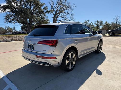 2022 Audi Q5 40 Premium Plus