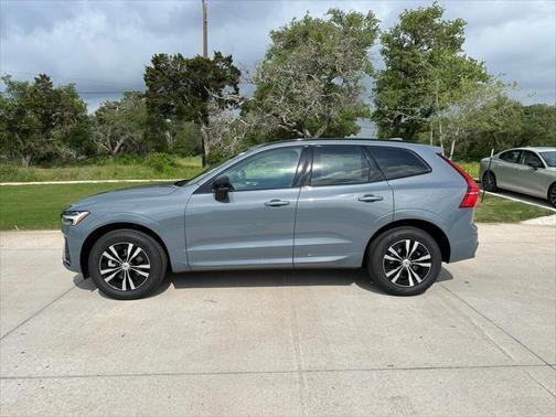 2024 Volvo XC60 B5 Core Dark Theme