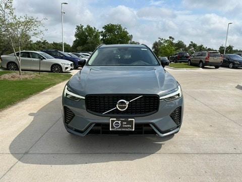 2024 Volvo XC60 B5 Core Dark Theme