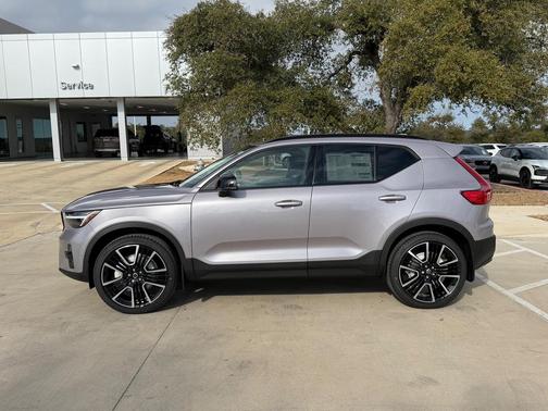 2026 Volvo XC40 Ultra, B5 AWD Gas (mild hybrid), Dark