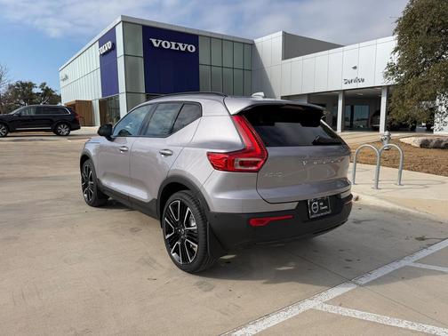 2026 Volvo XC40 Ultra, B5 AWD Gas (mild hybrid), Dark
