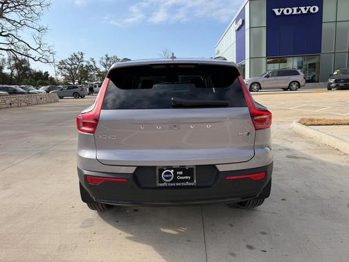 2026 Volvo XC40 Ultra, B5 AWD Gas (mild hybrid), Dark