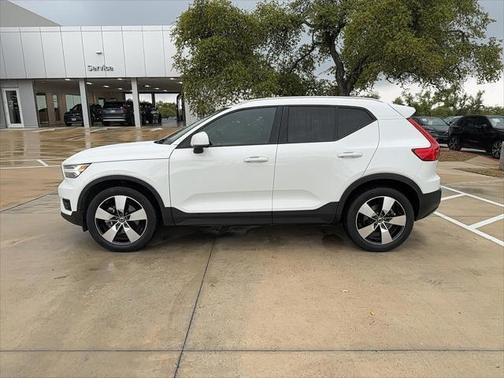 2020 Volvo XC40 T5 Momentum