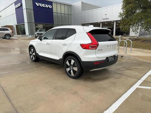 2020 Volvo XC40 T5 Momentum