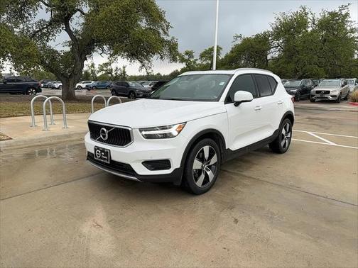 2020 Volvo XC40 T5 Momentum