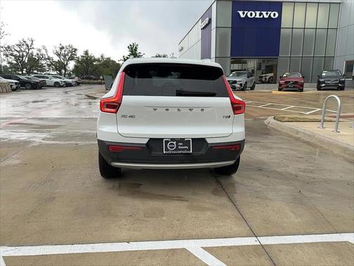 2020 Volvo XC40 T5 Momentum