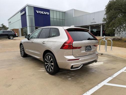 2025 Volvo XC60 B5 Plus