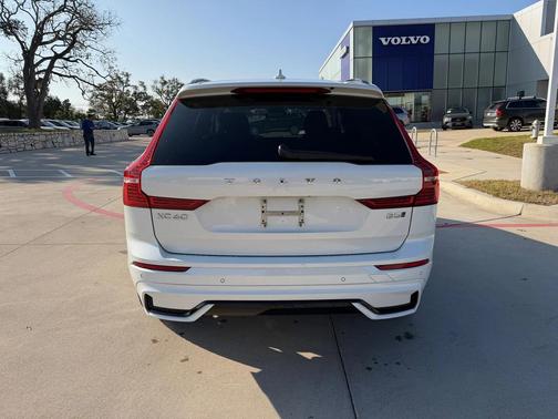 2025 Volvo XC60 B5 Plus