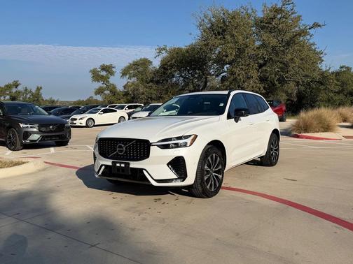 2025 Volvo XC60 B5 Plus