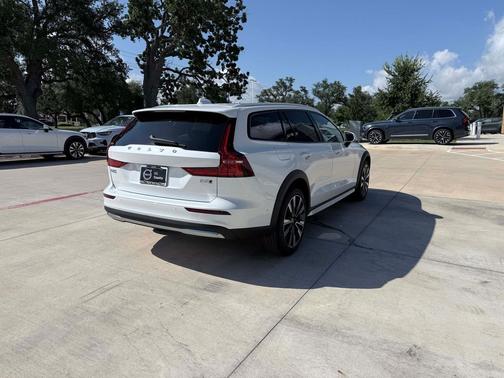 Crystal White Pearl 2026 Volvo V60 Cross Country Ultra, B5 AWD Gas (mild hybrid)
