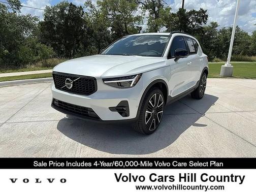 2024 Volvo XC40 B5 Ultimate Dark Theme