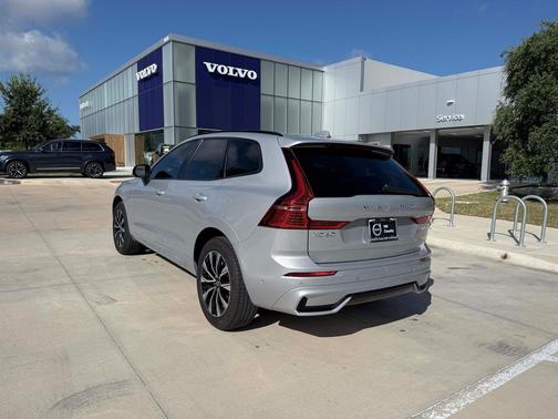 Silver Dawn 2025 Volvo XC60 B5 Plus