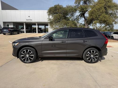 2024 Volvo XC60 B5 Plus Dark Theme