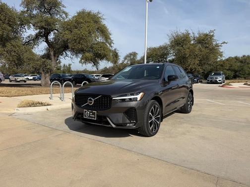 2024 Volvo XC60 B5 Plus Dark Theme