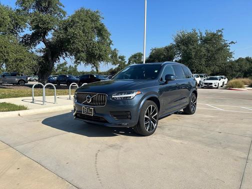 2022 Volvo XC90 T6 Momentum