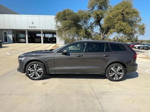 2025 Volvo V60 Cross Country Plus, B5 AWD Gas (mild hybrid)