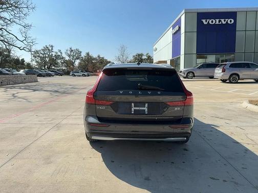 2025 Volvo V60 Cross Country Plus, B5 AWD Gas (mild hybrid)