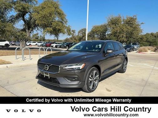 2025 Volvo V60 Cross Country Plus, B5 AWD Gas (mild hybrid)