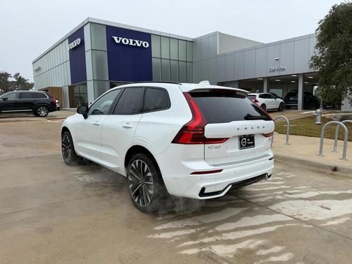2026 Volvo XC60 B5 Ultra
