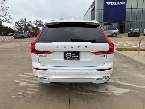 2023 Volvo XC60 B5 Plus Bright Theme