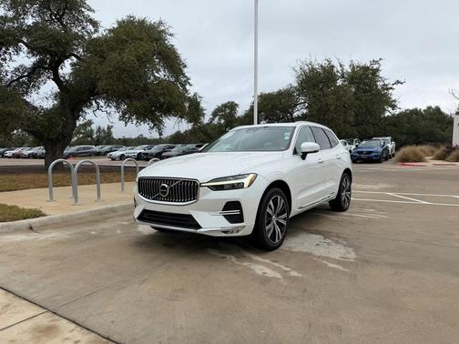 2023 Volvo XC60 B5 Plus Bright Theme