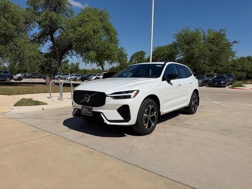 Crystal White Metallic 2026 Volvo XC60 Plug-In Hybrid Core, T8 AWD Electric/Gasoline, Dark