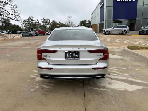 2022 Volvo S60 T5
