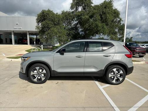 2026 Volvo XC40 B5 Plus