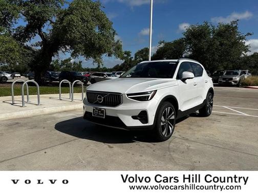 2025 Volvo XC40 B5 Plus Bright Theme