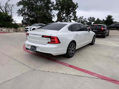Crystal White Pearl 2018 Volvo S90 T5 Momentum