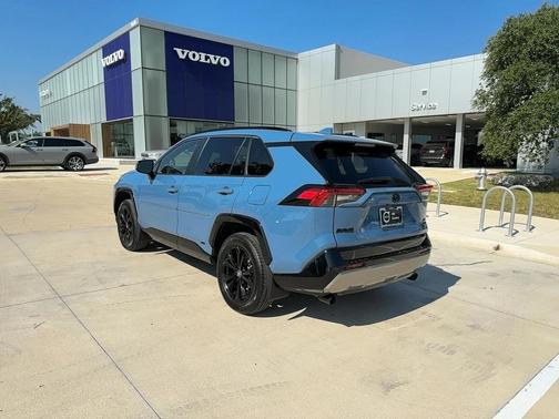 2024 Toyota RAV4 Hybrid SE